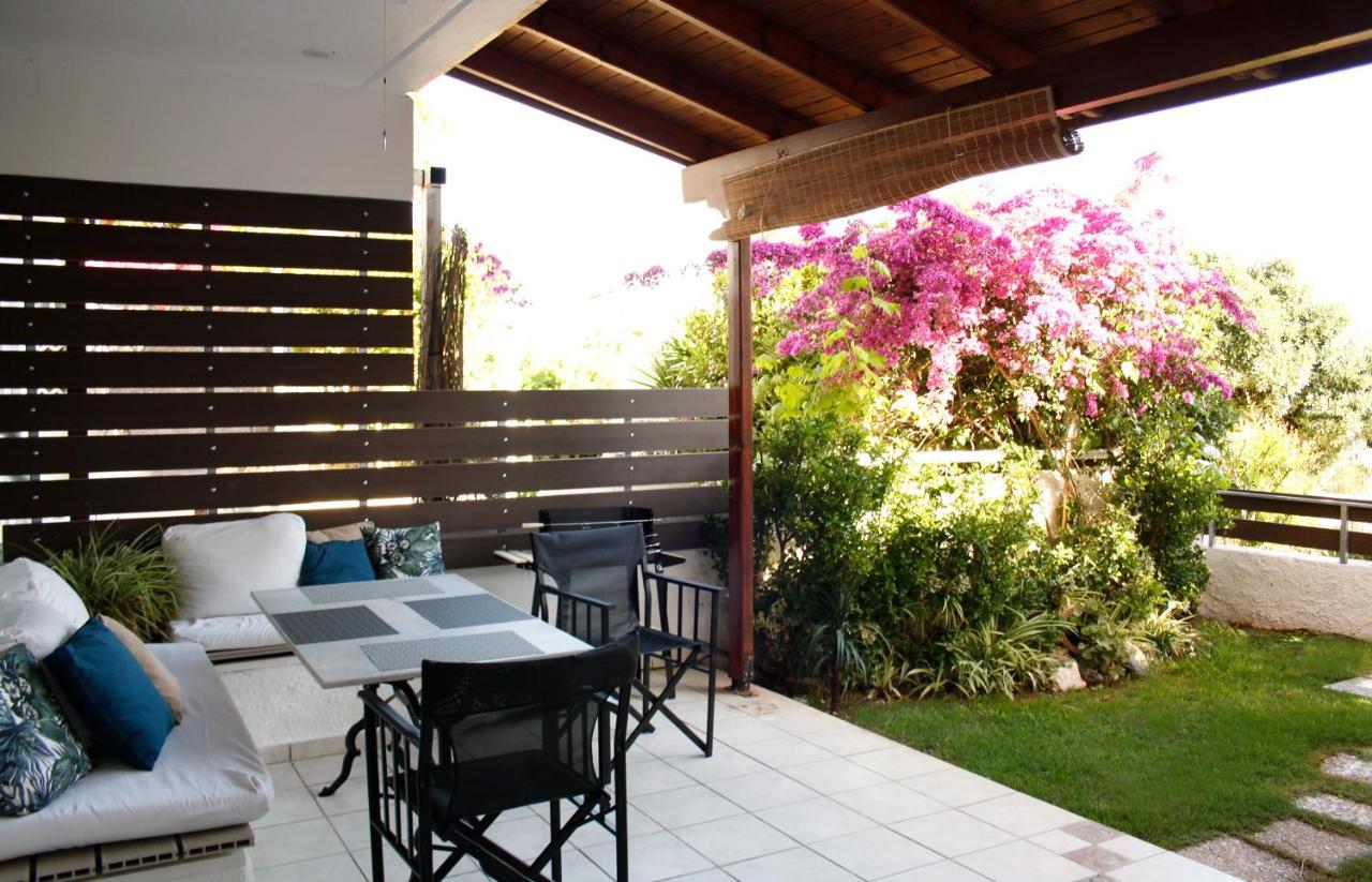 Beachfront Garden Apartment- Atlas Complex Loutráki Exterior photo